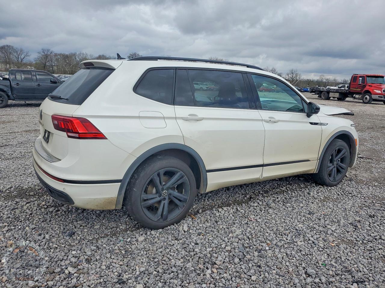 2023 VOLKSWAGEN TIGUAN — фото 3