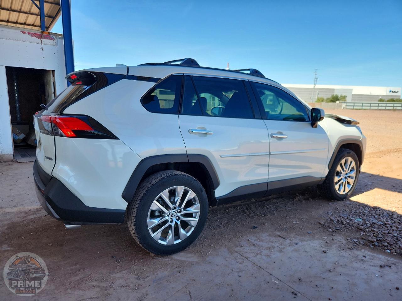 2020 TOYOTA RAV4 — фото 3