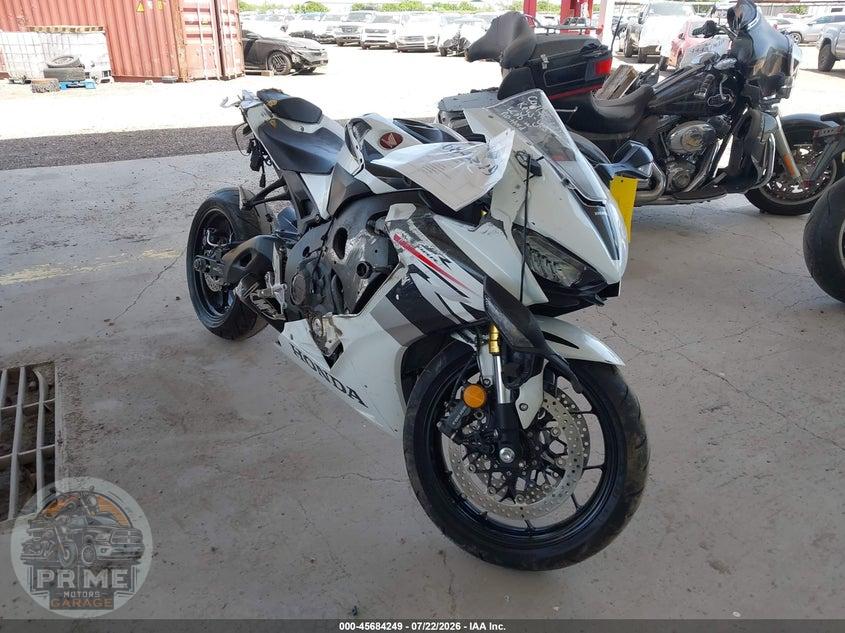 2026 HONDA CBR1000 RR — фото 1