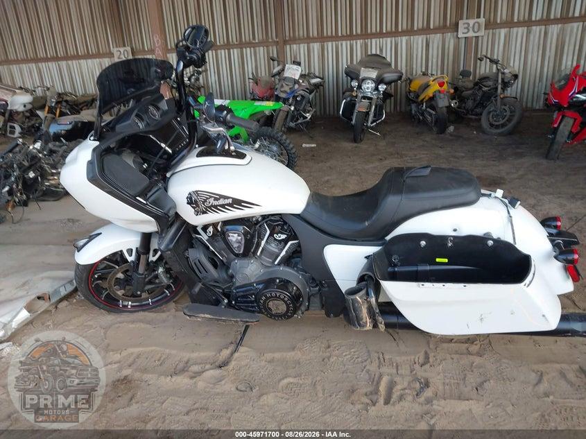 2021 INDIAN MOTORCYCLE CO. CHALLENGER DARK HORSE — фото 13