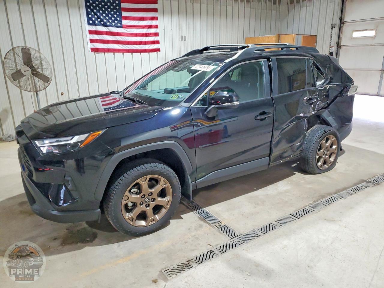 2025 TOYOTA RAV4 — фото 1
