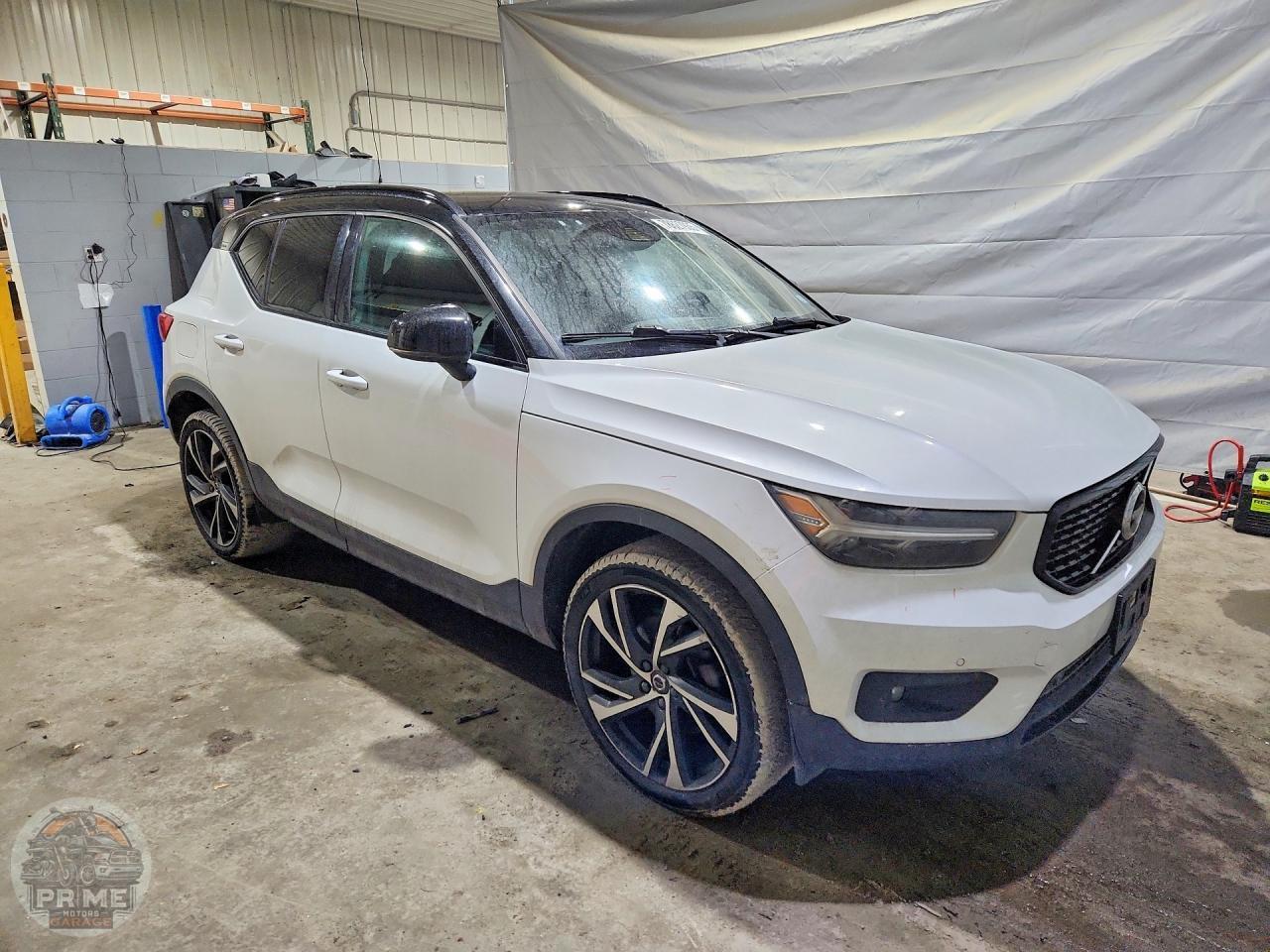 2020 VOLVO XC40 — фото 4