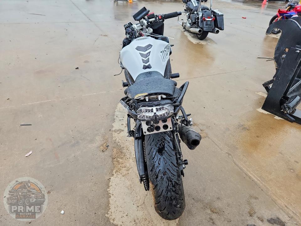 2012 YAMAHA FZ1 — фото 4