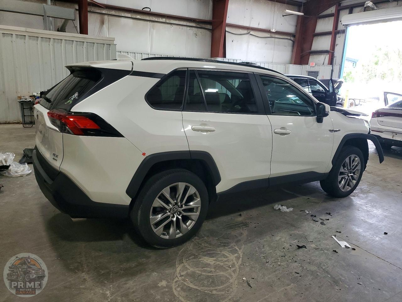 2022 TOYOTA RAV4 — фото 3