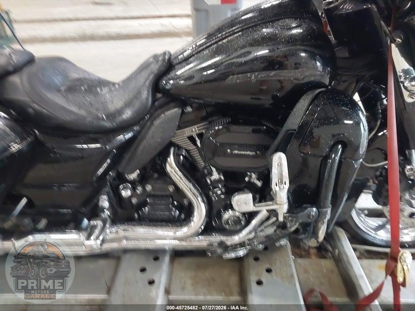 2015 HARLEY-DAVIDSON FLHXSE CVO STREET GLIDE — фото 8