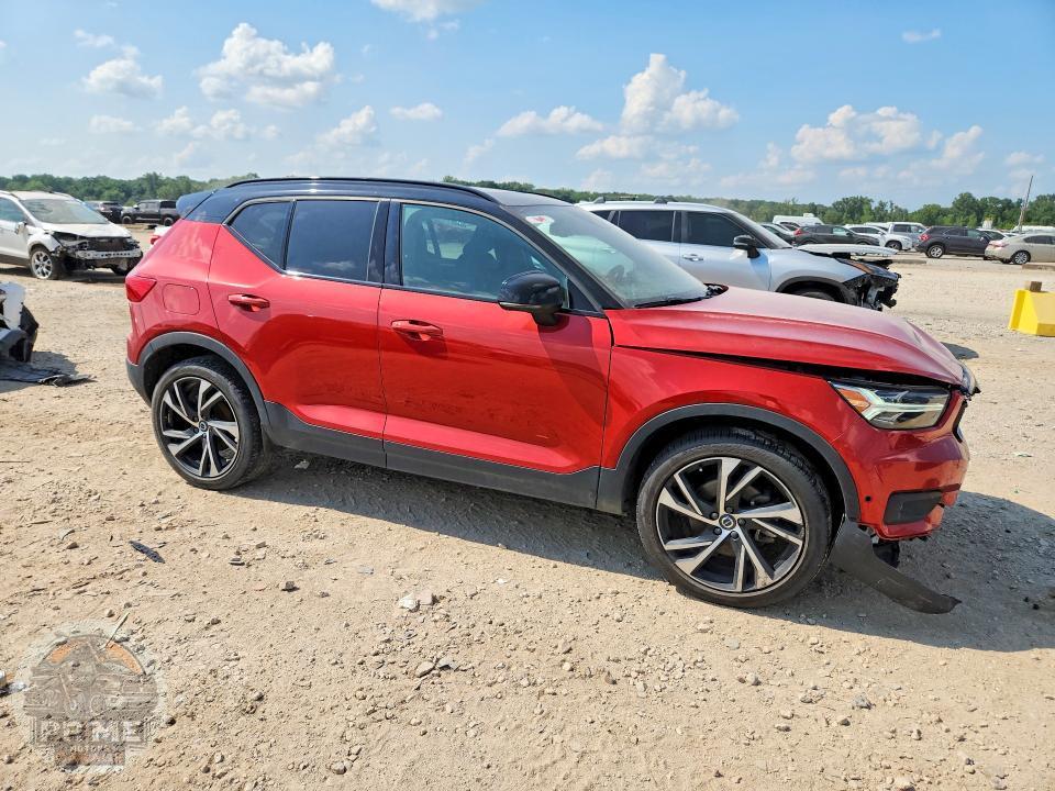 2020 VOLVO XC40 — фото 4