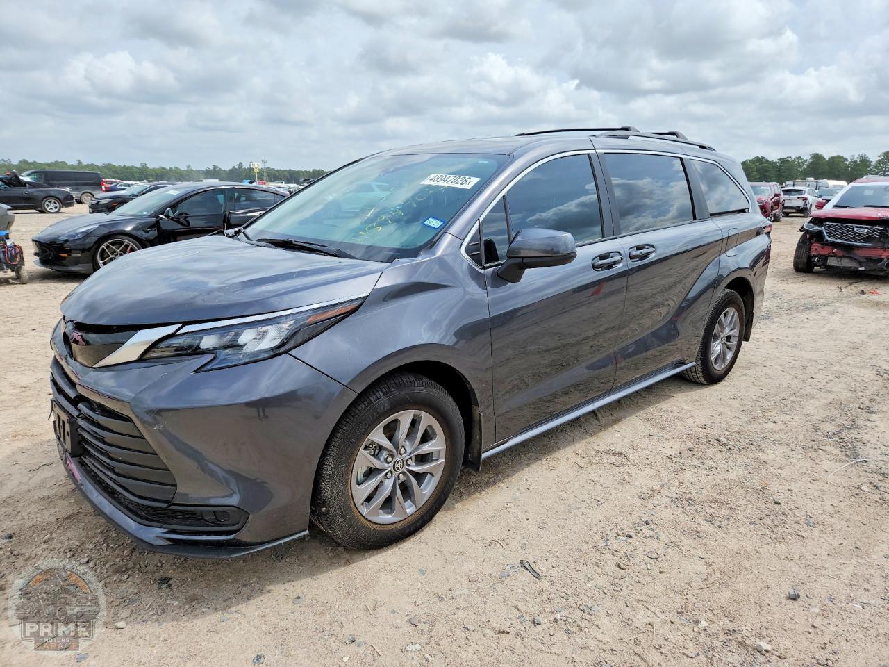 2025 TOYOTA SIENNA — фото 1