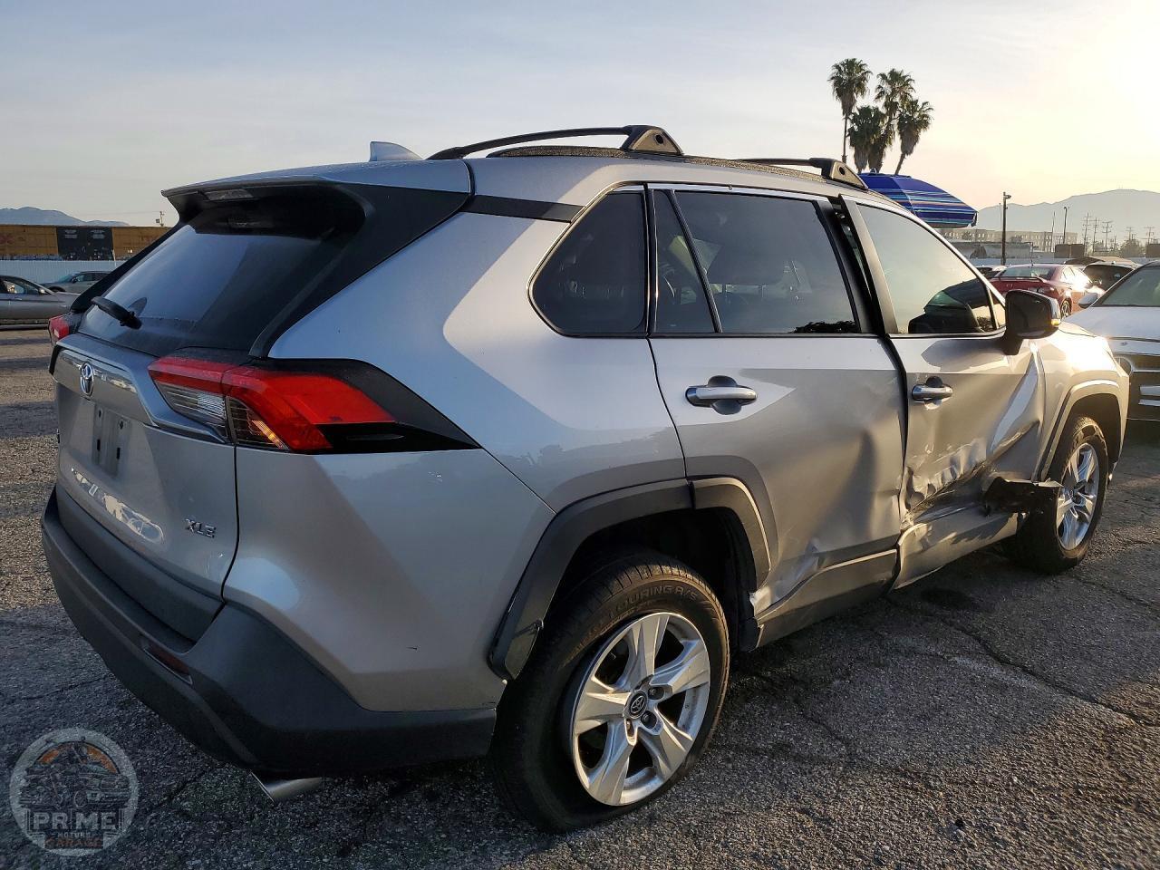 2021 TOYOTA RAV4 — фото 3