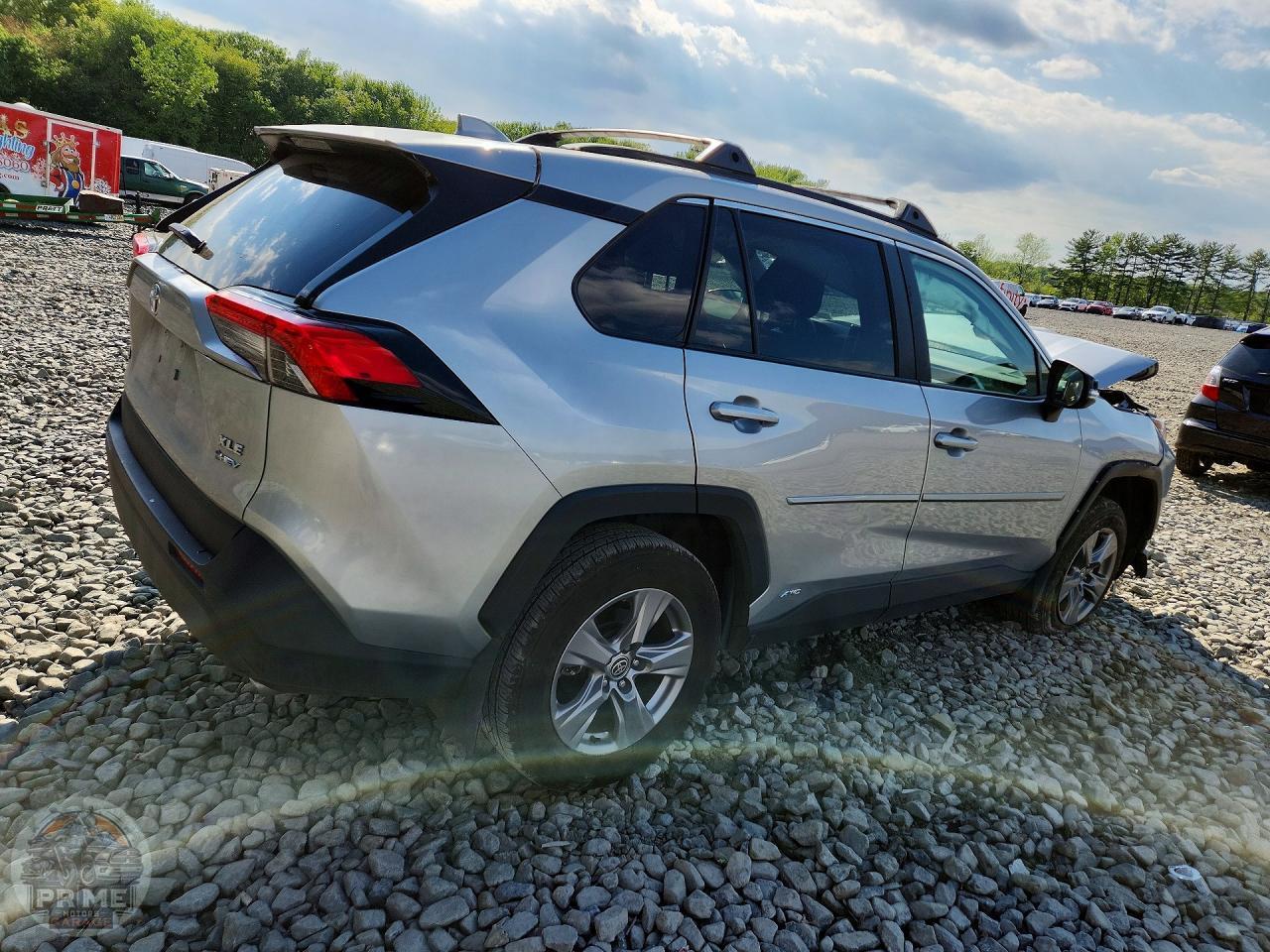 2025 TOYOTA RAV4 — фото 3