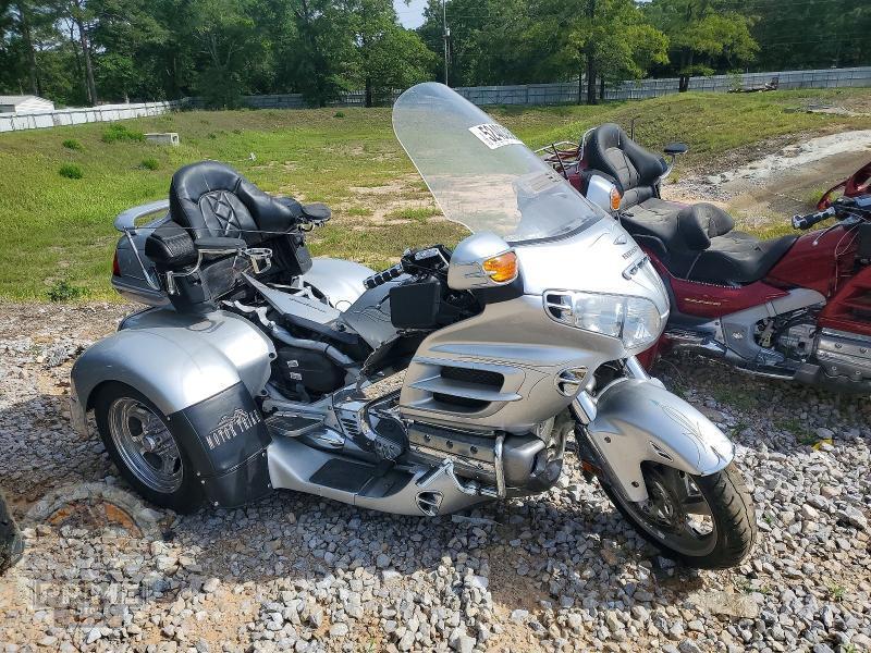 2005 HONDA GL1800 — фото 1