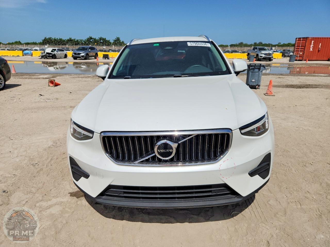 2025 VOLVO XC40 — фото 10
