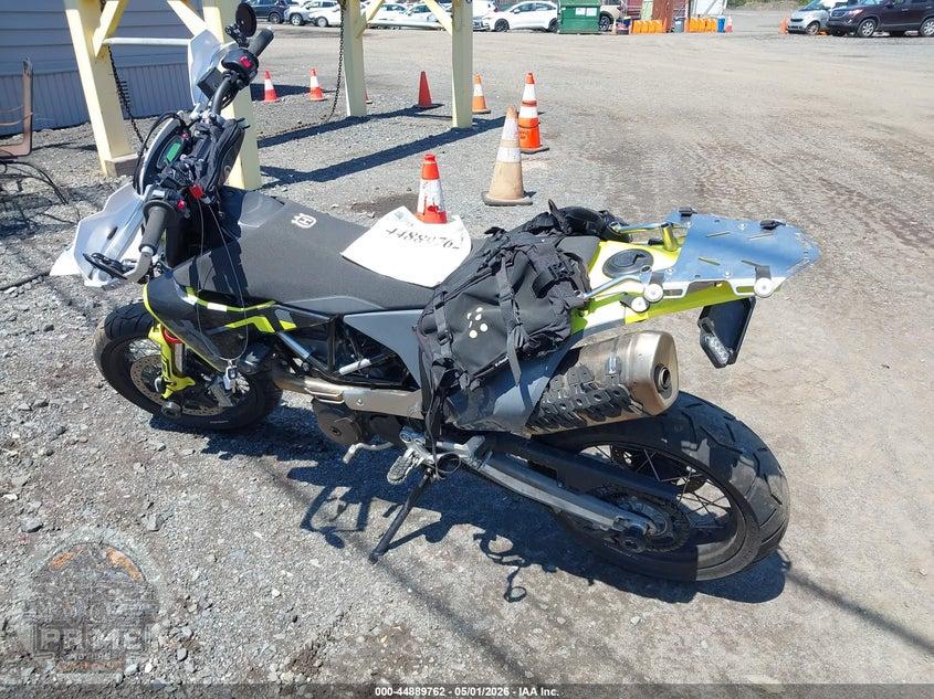 2023 HUSQVARNA SUPERMOTO 701 — фото 3