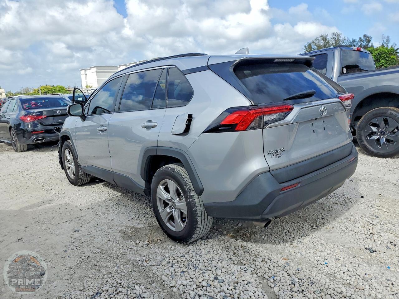 2021 TOYOTA RAV4 — фото 2