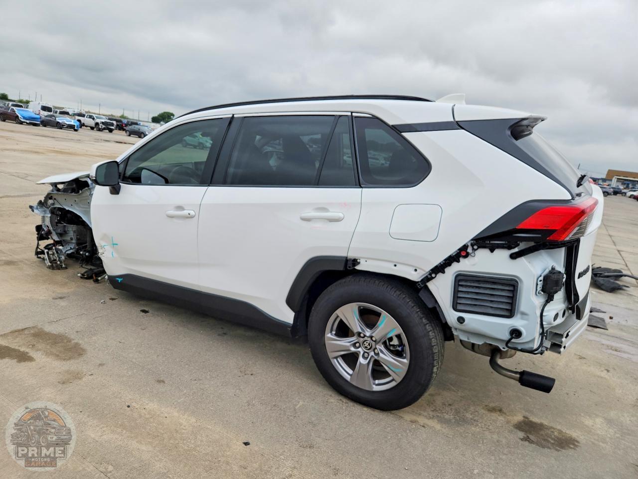 2025 TOYOTA RAV4 — фото 2