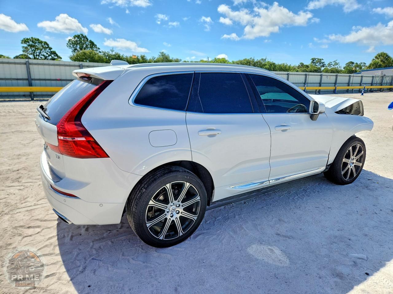 2021 VOLVO XC60 — фото 3