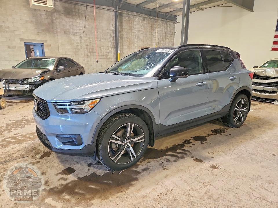 2021 VOLVO XC40 — фото 1