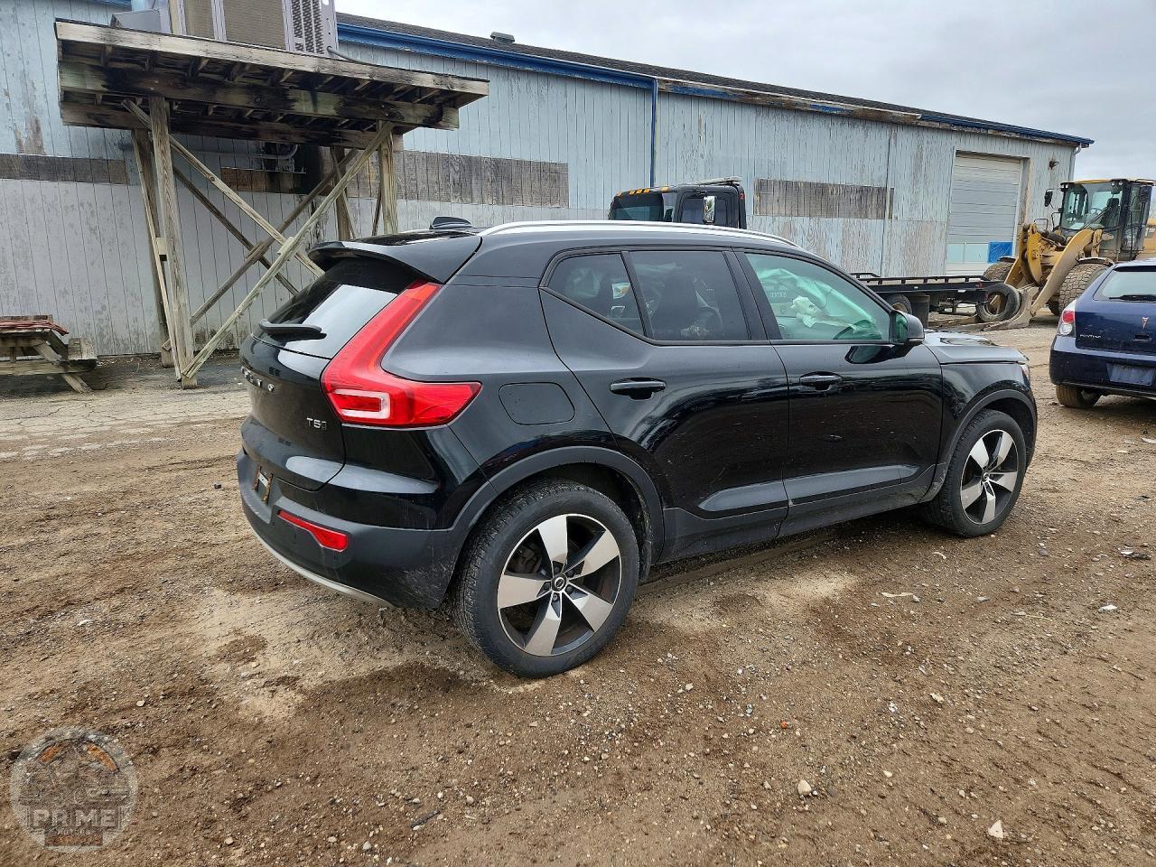 2020 VOLVO XC40 — фото 3