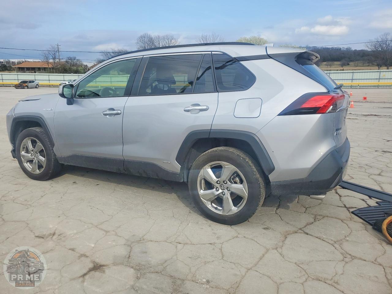 2020 TOYOTA RAV4 — фото 2
