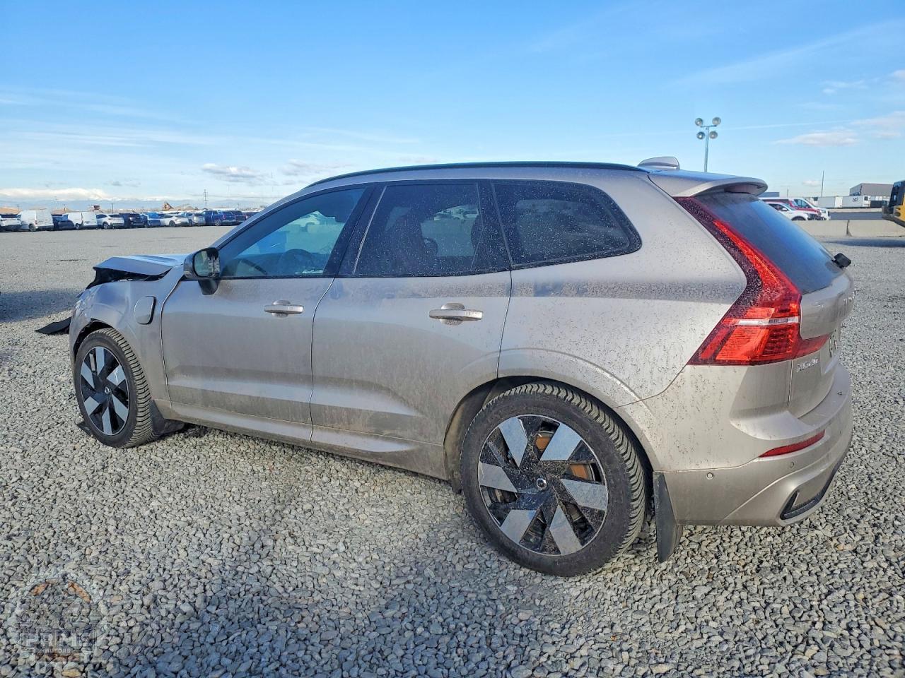 2025 VOLVO XC60 — фото 2