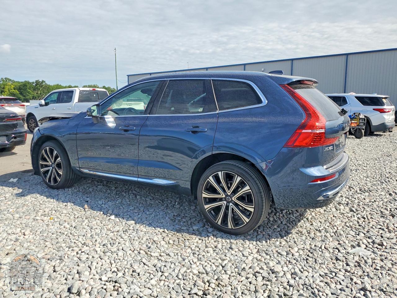 2023 VOLVO XC60 — фото 2