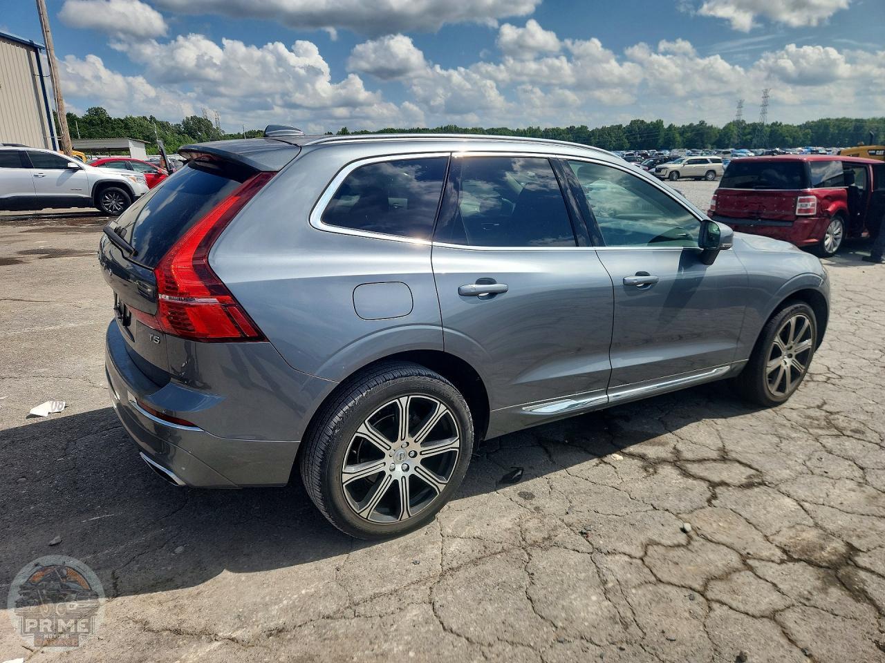 2021 VOLVO XC60 — фото 3