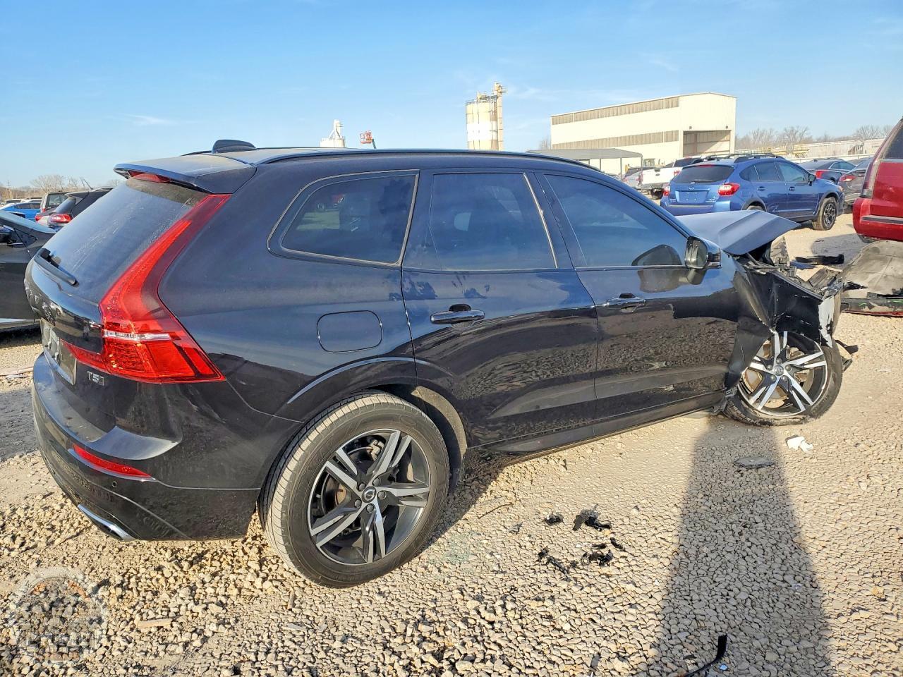 2021 VOLVO XC60 — фото 3