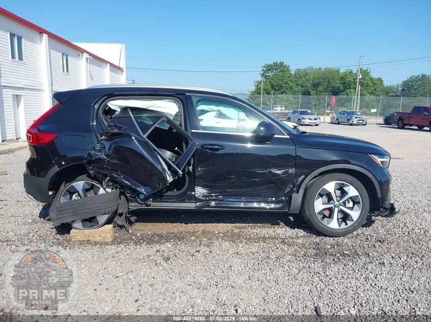 2025 VOLVO XC40 B5 CORE BRIGHT THEME — фото 13