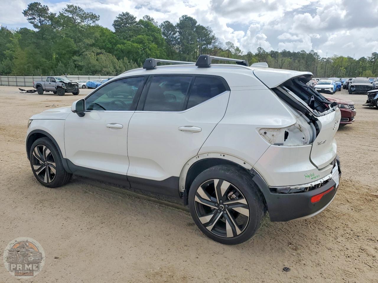 2024 VOLVO XC40 — фото 2