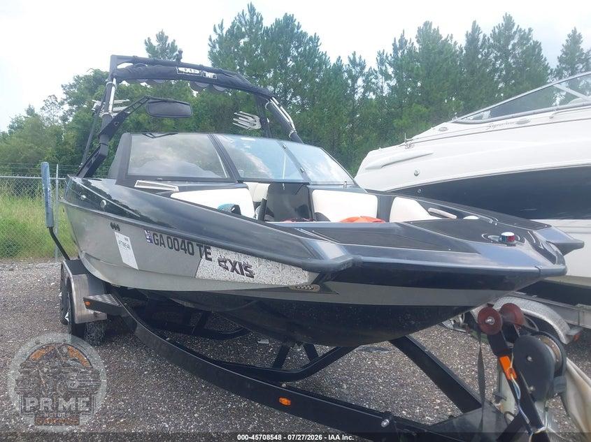 2013 AXIS WAKE