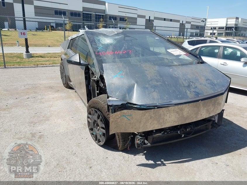 2025 TESLA CYBERTRUCK