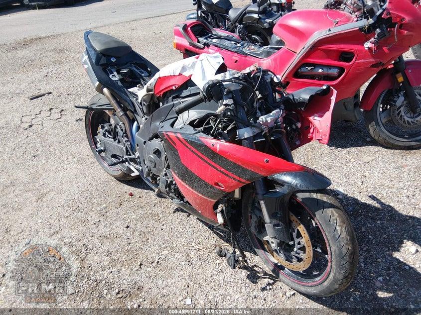 2013 YAMAHA YZFR1