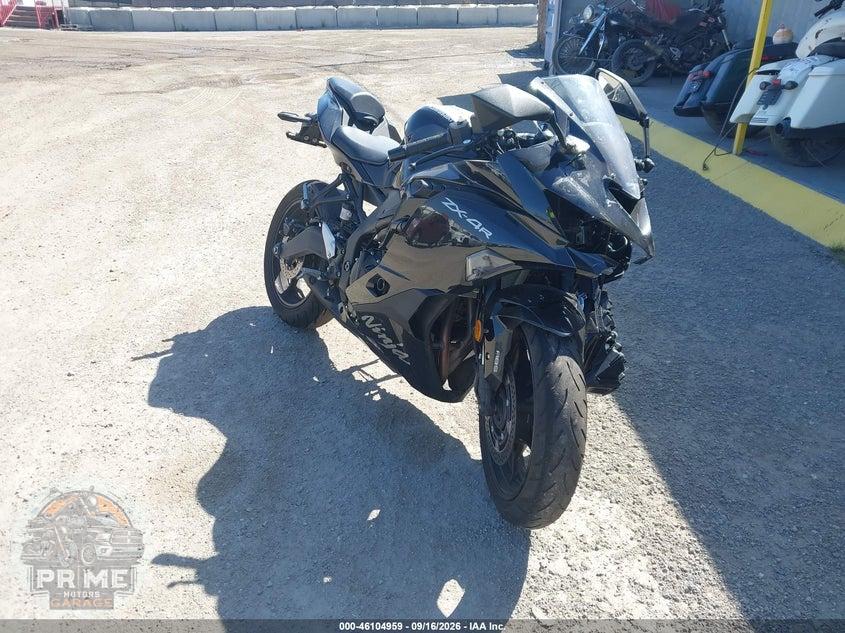 2025 KAWASAKI ZX400 P