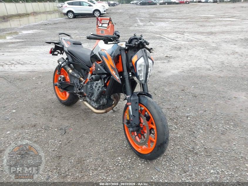 2022 KTM 890 DUKE R