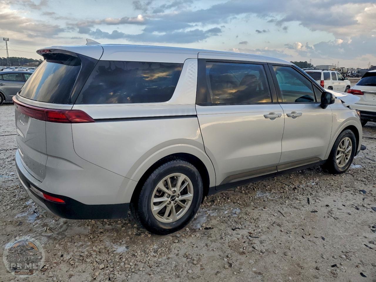 2023 KIA CARNIVAL — фото 3