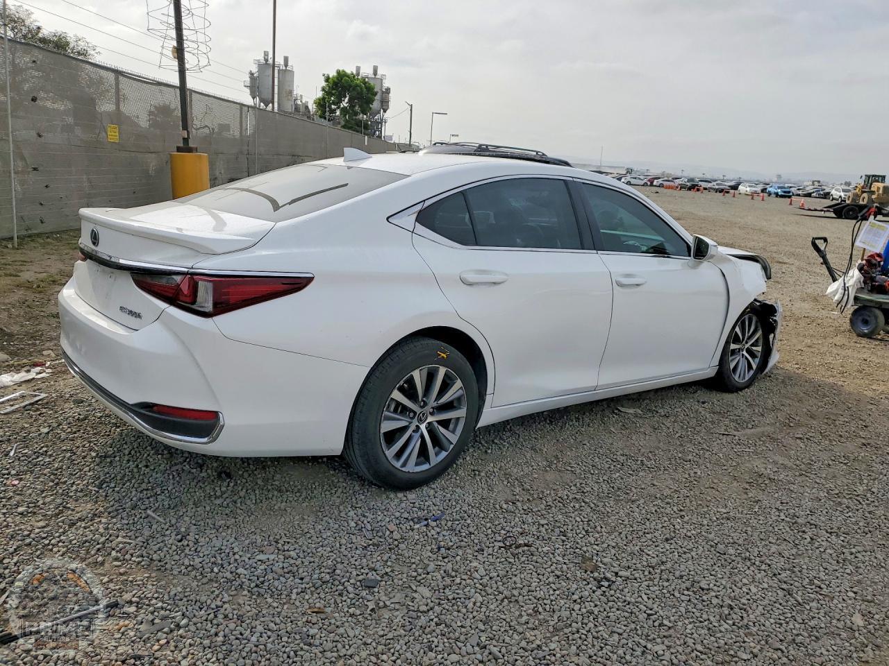 2021 LEXUS ES — фото 3