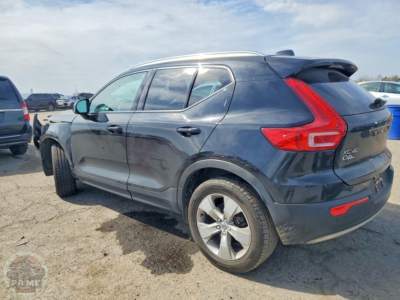 2022 VOLVO XC40 — фото 2