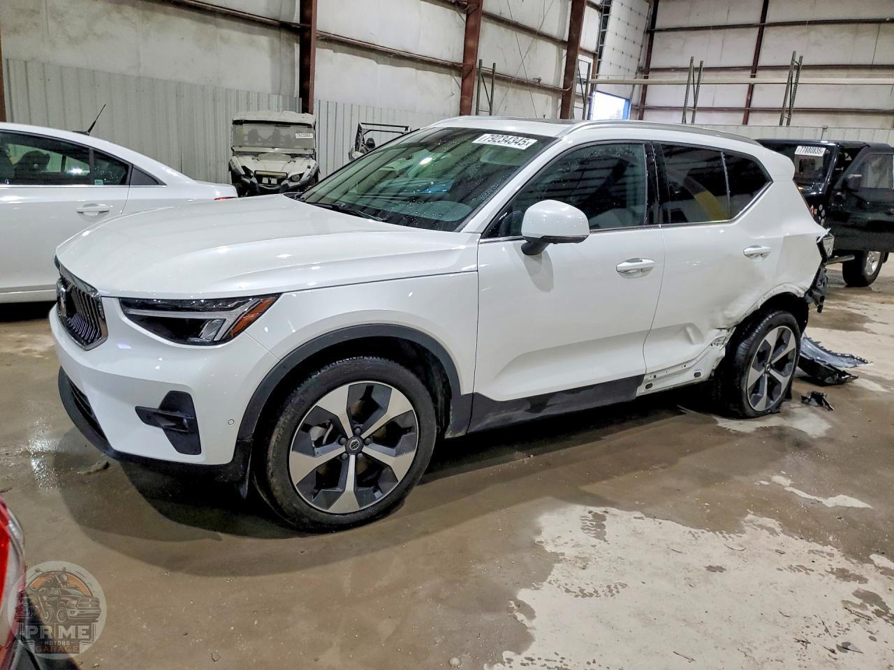 2025 VOLVO XC40 — фото 1