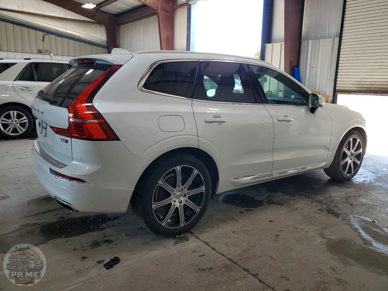 2021 VOLVO XC60 — фото 3