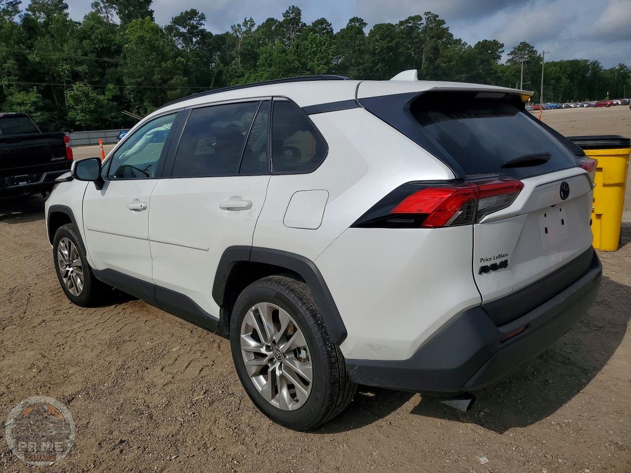 2025 TOYOTA RAV4 — фото 2