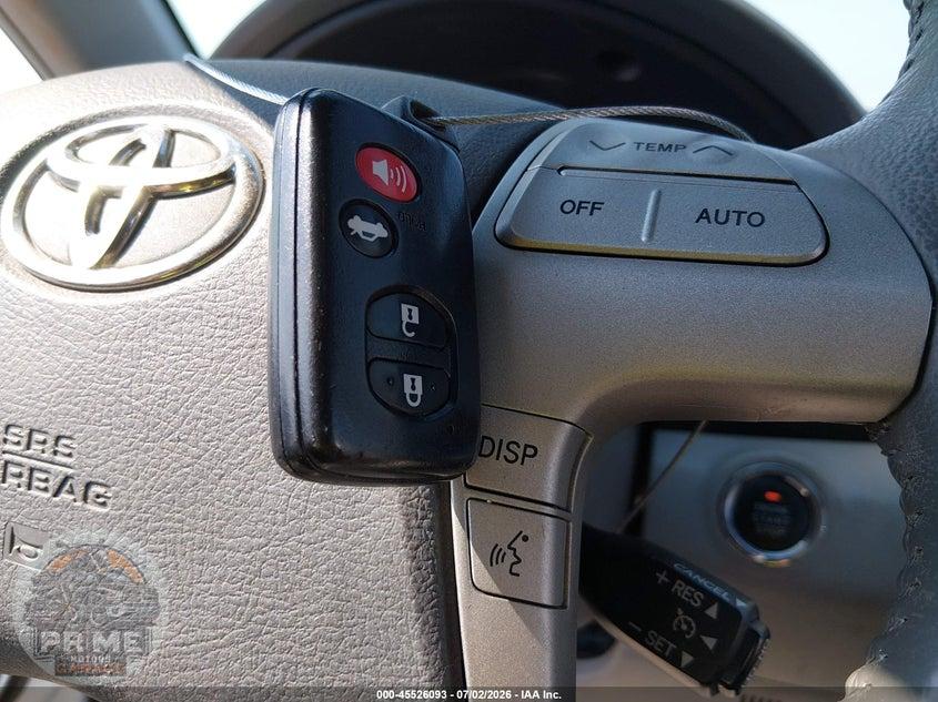 2011 TOYOTA CAMRY XLE — фото 11