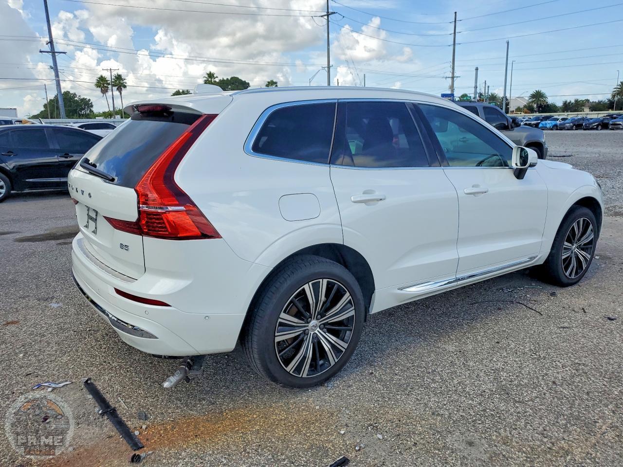 2022 VOLVO XC60 — фото 3