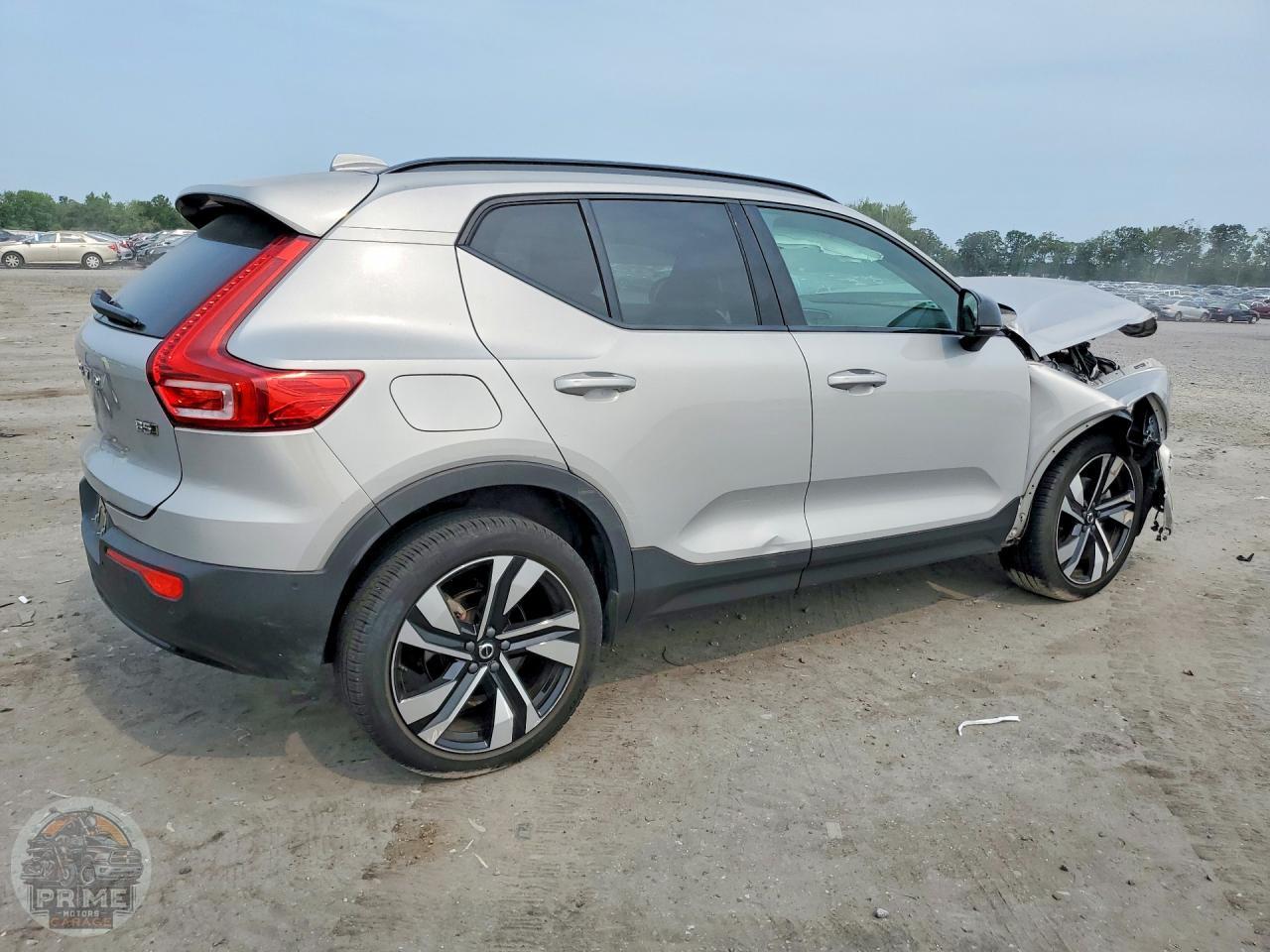 2023 VOLVO XC40 — фото 3