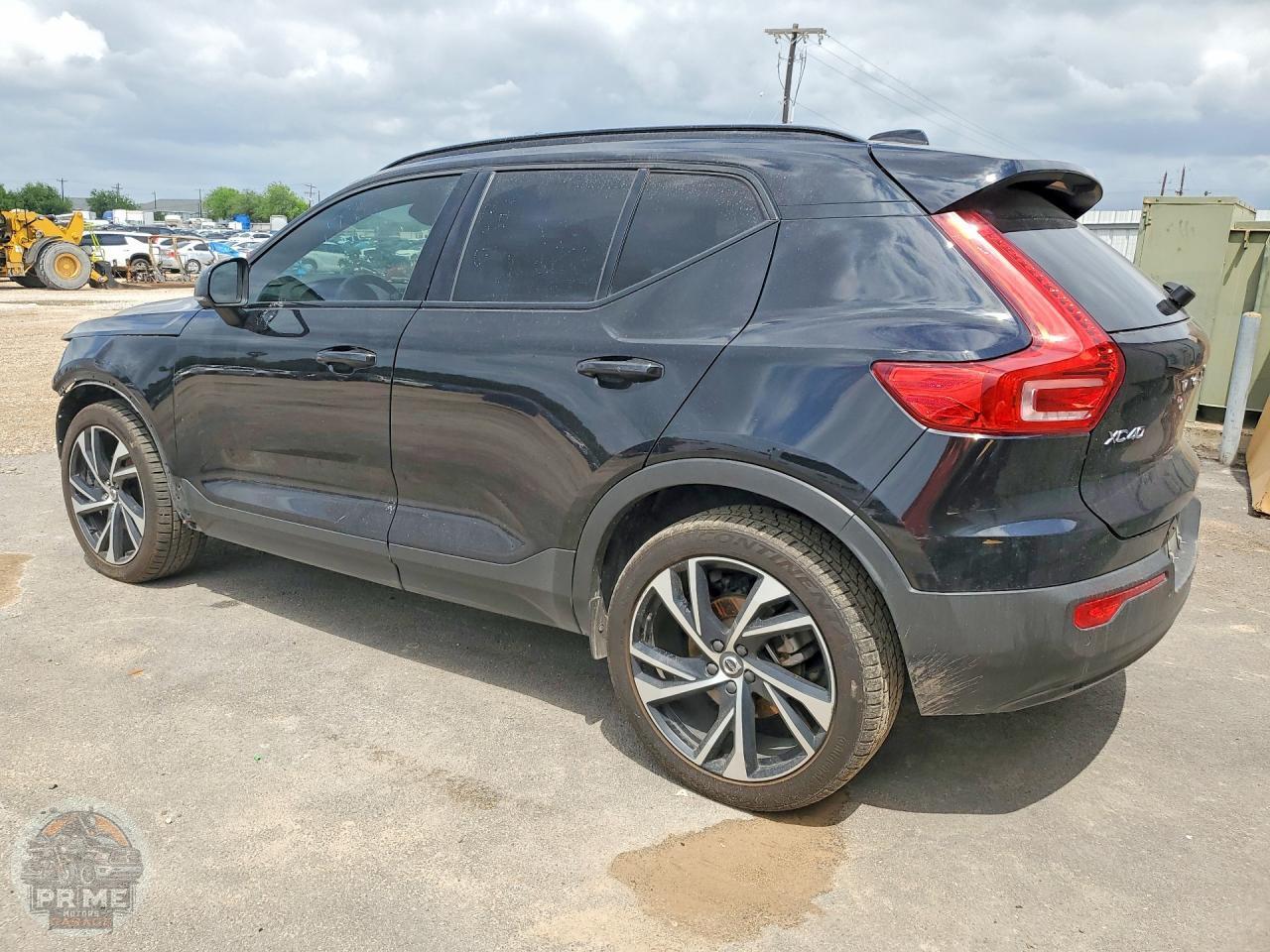 2021 VOLVO XC40 — фото 2