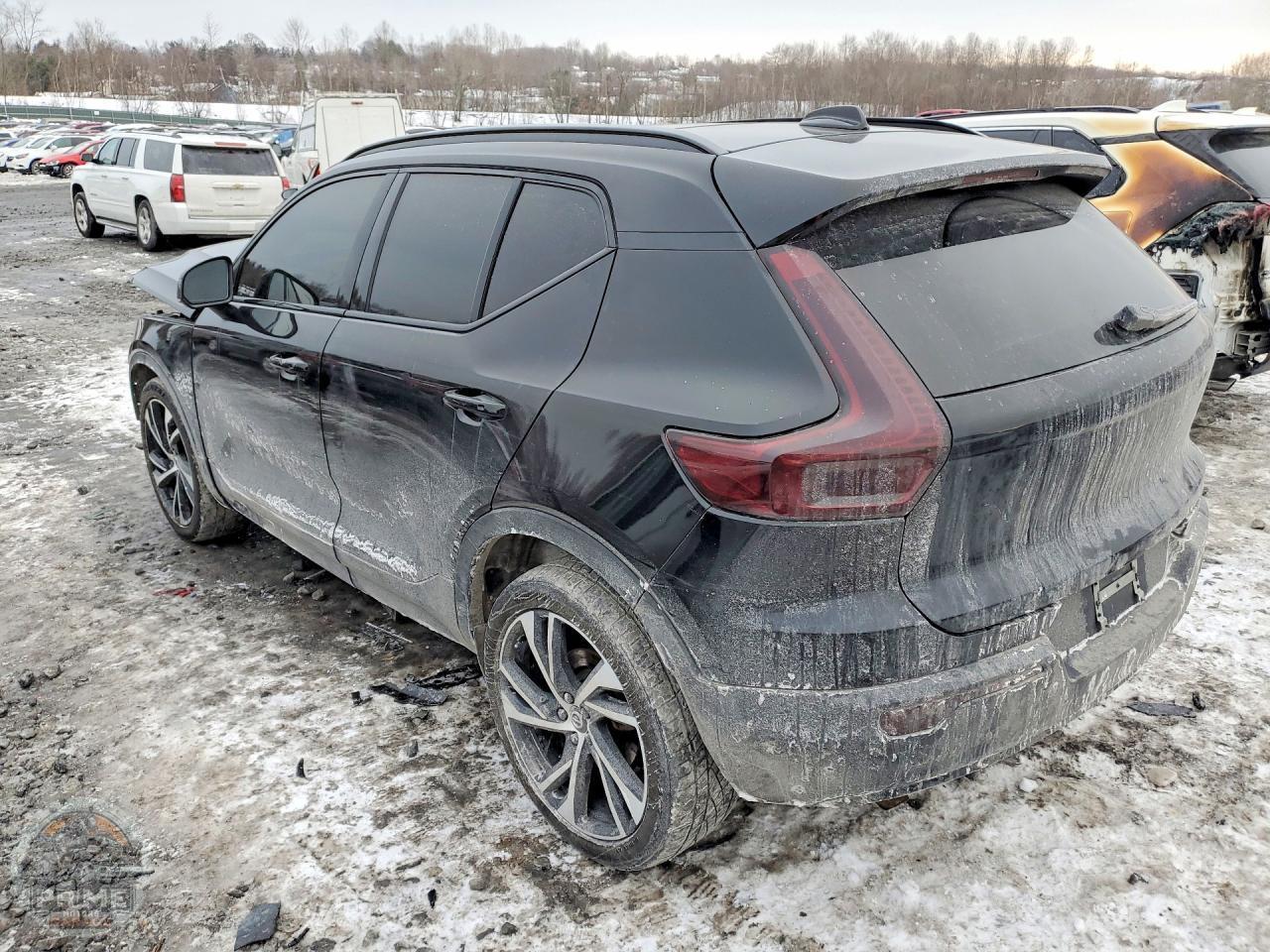2021 VOLVO XC40 — фото 2