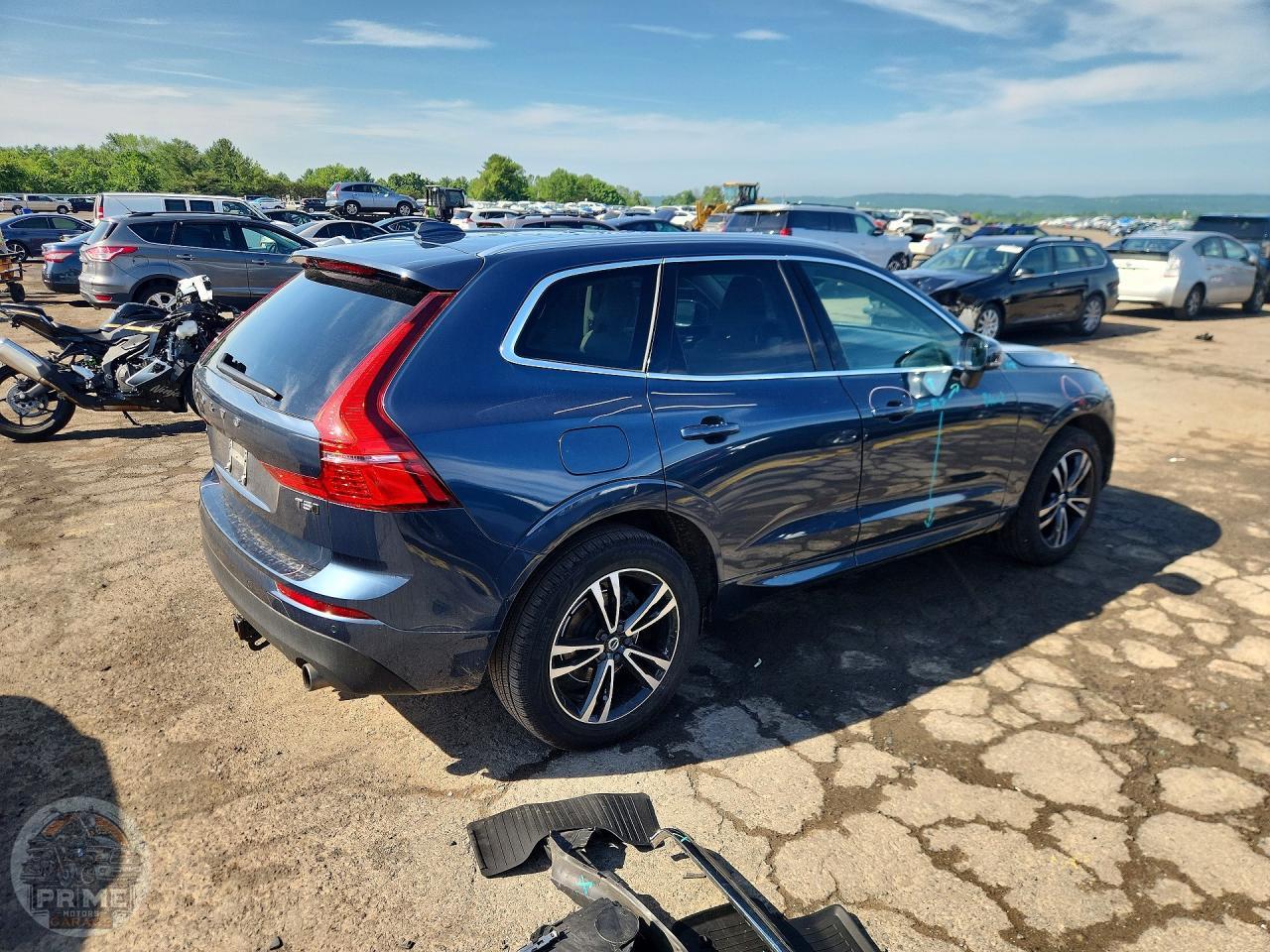 2021 VOLVO XC60 — фото 3