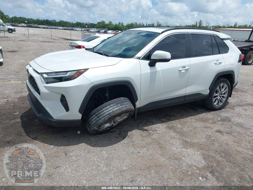 2024 TOYOTA RAV4 XLE PREMIUM — фото 2