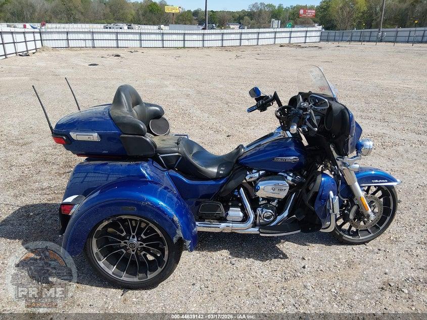 2017 HARLEY-DAVIDSON FLHTCUTG (TRI GLIDE ULTRA CLASSIC) TRI GLIDE ULTRA — фото 11