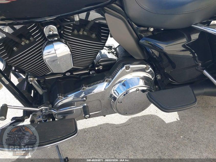 2011 HARLEY-DAVIDSON FLHTC (ELECTRA GLIDE CLASSIC) — фото 9