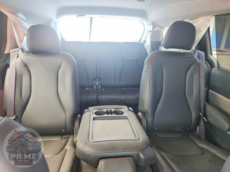 2025 KIA CARNIVAL — фото 10