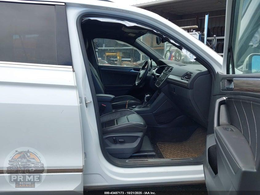 2022 VOLKSWAGEN TIGUAN 2.0T SEL R-LINE — фото 5